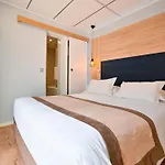 Hotel The Originals Boutique, Du Pont Roupt,