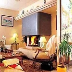 The Originals Boutique, Du Pont Roupt,
