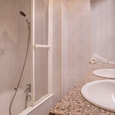 Hotel The Originals Boutique, Du Pont Roupt,