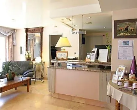 The Originals Boutique, Du Pont Roupt,