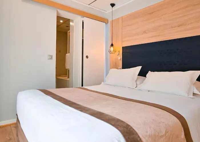 Hotel The Originals Boutique, Du Pont Roupt,