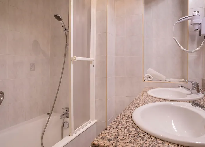 Hotel The Originals Boutique, Du Pont Roupt,